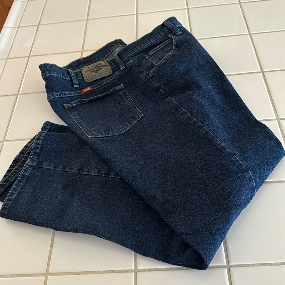 Wrangler Mens jeans Size 42x30 fit premium quality denim dark wash look new